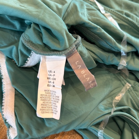 La Blanca Standard Island Goddess Off Shoulder Ruffle One Piece Swimsuit NWOT - Picture 6 of 11